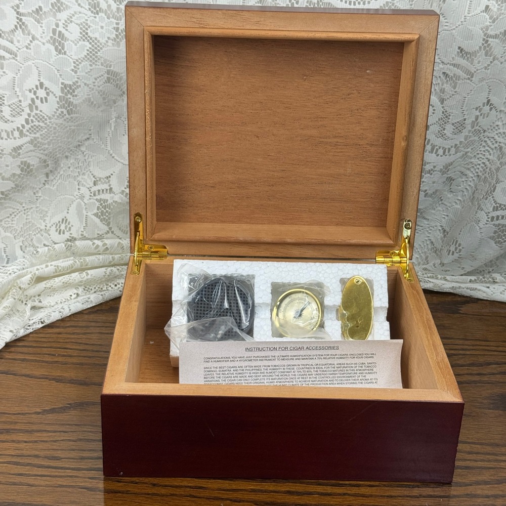 Abbey Wood Cigar Humidor Spanish Cedar Lined with Hygrometer and Humidifier - Picture 2 of 9